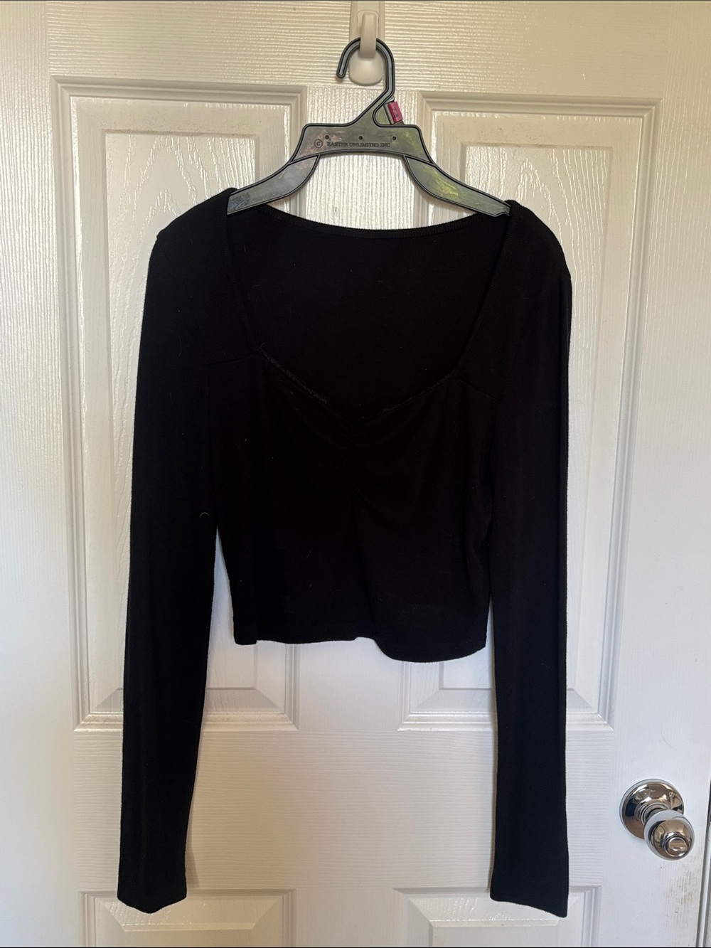 Women's Black Long-Sleeve Scoop Neck Top